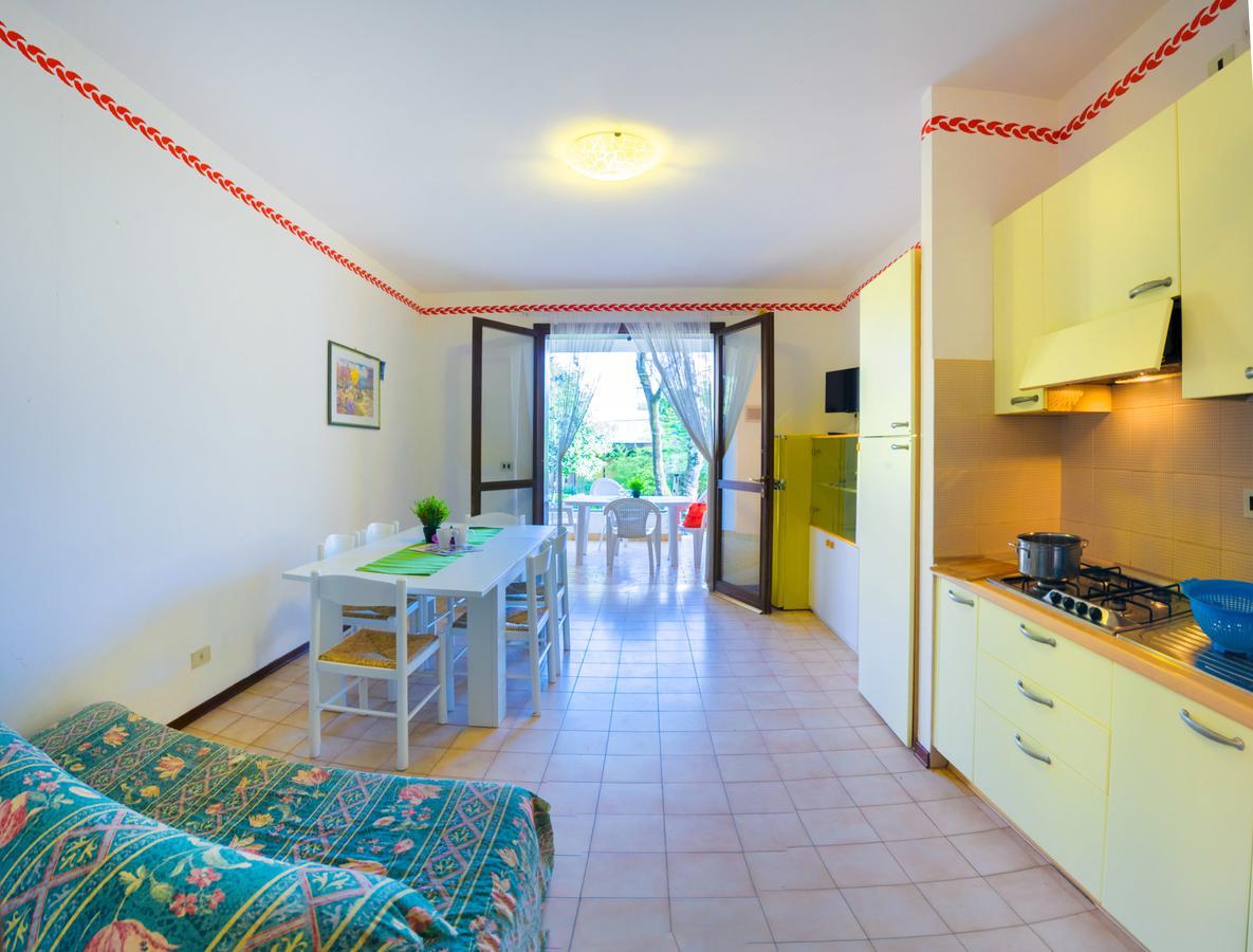 Residence Cinzia Pool Bibione Eksteriør billede