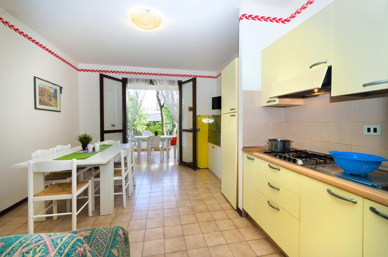 Residence Cinzia Pool Bibione Eksteriør billede